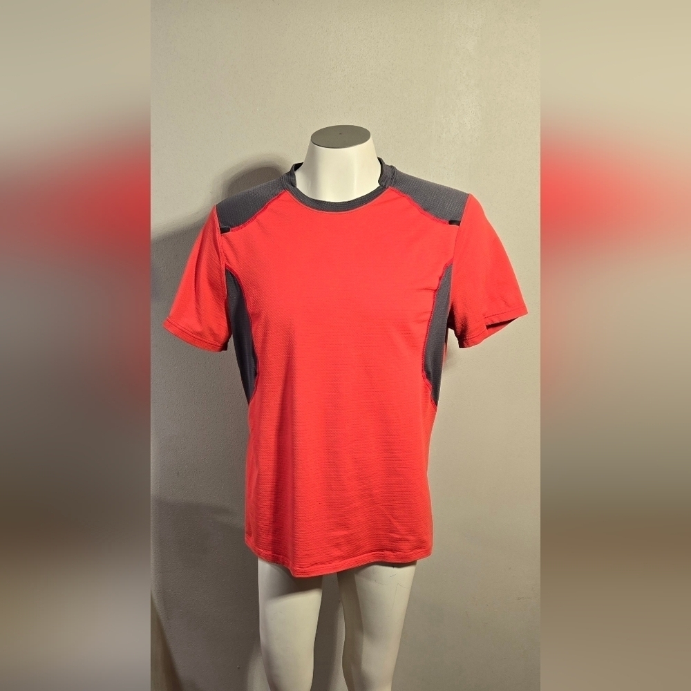 Lululemon Red & Grey Short Sleeve Rear Zip Pocket Training Shirt Men's Size Medi